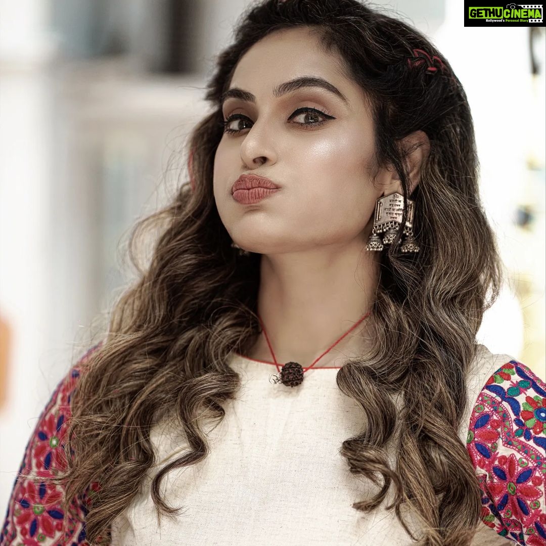 Shrutika Instagram - Photography @sinty_boy Postwork @shot_by_panneer Make up @artistrybyolivia Hair @vama_moirangthem Styling @shrutika_arjun #instagood #instalove #instagram #pictureoftheday #instapic #spreadpositivity #spreadlove #spreadjoy #picoftheday #lovelypeople #vijaytelevision #vijaytv #cwcseason3 #love #happiness #insta #instapic