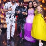 Shrutika Instagram - The loveliest cwc! The liveliest set ,with the most lovable fun people ever😍😍 Going to miss this big time! A show that has given me so many hearts to love so dearly from inside of the sets to the outside world. This phase of my life will always be remembered,most cherished .These 6 months have been a golden patch of my life with people who have a golden heart 💛 Love u all so dearly..and will miss this big time! #cookuwithcomali3 #vijaytelevision #vijaytv #tamil #television #endofseason #lovelypeople #positivevibes #fun #laugh #joy #emotional #cwc3 #cwcseason3 #spreadpositivity #spreadlove #missyou #love #happy #happypeople #instagood #instalove #instagram #instalike #instapic #picoftheday #group #groupphoto #family #friendship EVP Film City
