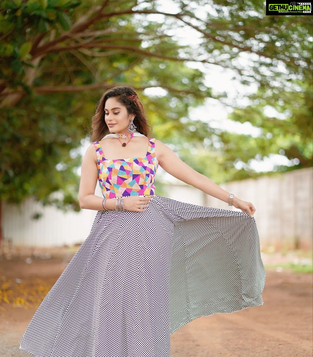 Shrutika Instagram - Costume @malarvikrambridalcouture Make up @chisellemakeupandhair Photography: @sinty_boy postwork: @shot_by_panneer Hair @vama_moirangthem Styling @shrutika_arjun #cookuwithcomalivijaytv #cookuwithcomali #cwc3 #love #thankful #happy #tamil #television #tamil #instagood #instalove #instagram #pictureoftheday #instapic #picoftheday #lovelypeople #vijaytelevision #vijaytv #cwcseason3