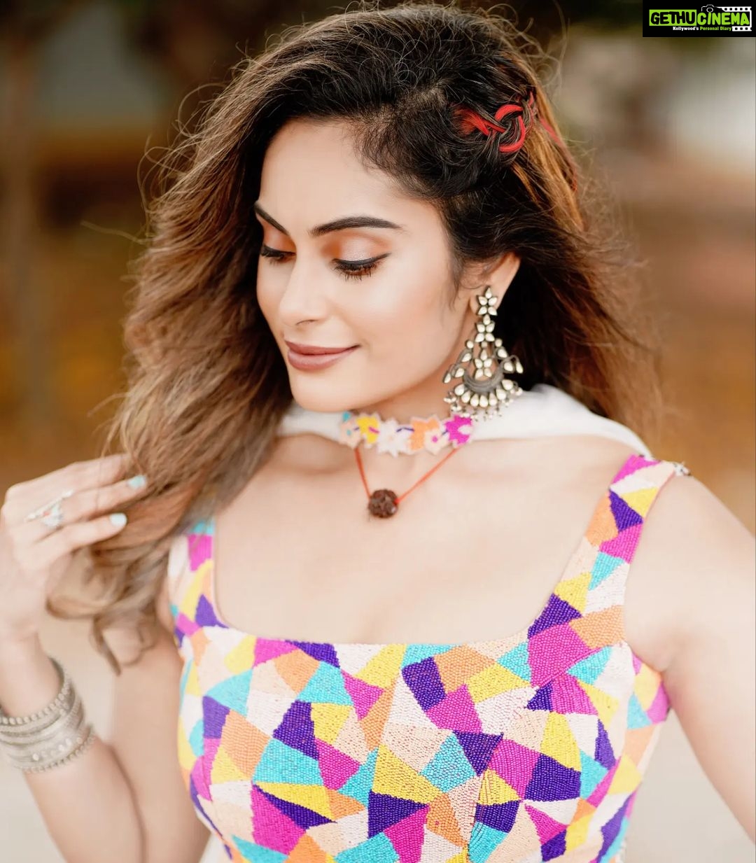 Shrutika Instagram - Costume @malarvikrambridalcouture Make up @chisellemakeupandhair Photography: @sinty_boy postwork: @shot_by_panneer Hair @vama_moirangthem Styling @shrutika_arjun #cookuwithcomalivijaytv #cookuwithcomali #cwc3 #love #thankful #happy #tamil #television #tamil #instagood #instalove #instagram #pictureoftheday #instapic #picoftheday #lovelypeople #vijaytelevision #vijaytv #cwcseason3