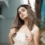 Shrutika Instagram - Costume: @malarvikrambridalcouture Photography: @sinty_boy postwork: @shot_by_panneer Make up : @chisellemakeupandhair Hair @vama_moirangthem Styling @shrutika_arjun #cookuwithcomalivijaytv #cookuwithcomali #cwc3 #love #thankful #happy #tamil #television #tamil #instagood #instalove #instagram #pictureoftheday #instapic #picoftheday #instagood #instagram #instafashion #instamood #instalove #mood #white #happy #positivity