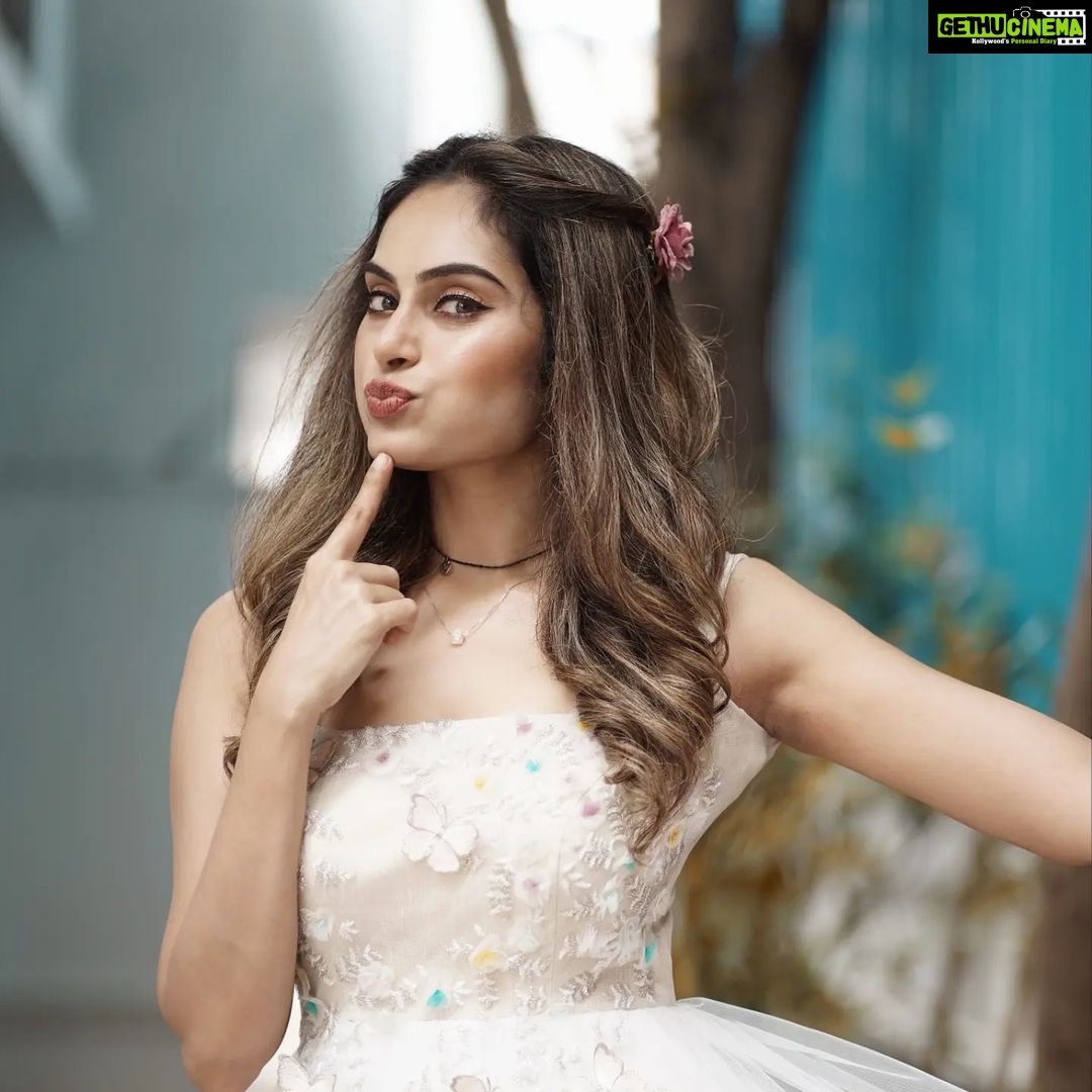 Shrutika Instagram - Costume: @malarvikrambridalcouture Photography: @sinty_boy postwork: @shot_by_panneer Make up : @chisellemakeupandhair Hair @vama_moirangthem Styling @shrutika_arjun #cookuwithcomalivijaytv #cookuwithcomali #cwc3 #love #thankful #happy #tamil #television #tamil #instagood #instalove #instagram #pictureoftheday #instapic #picoftheday #instagood #instagram #instafashion #instamood #instalove #mood #white #happy #positivity