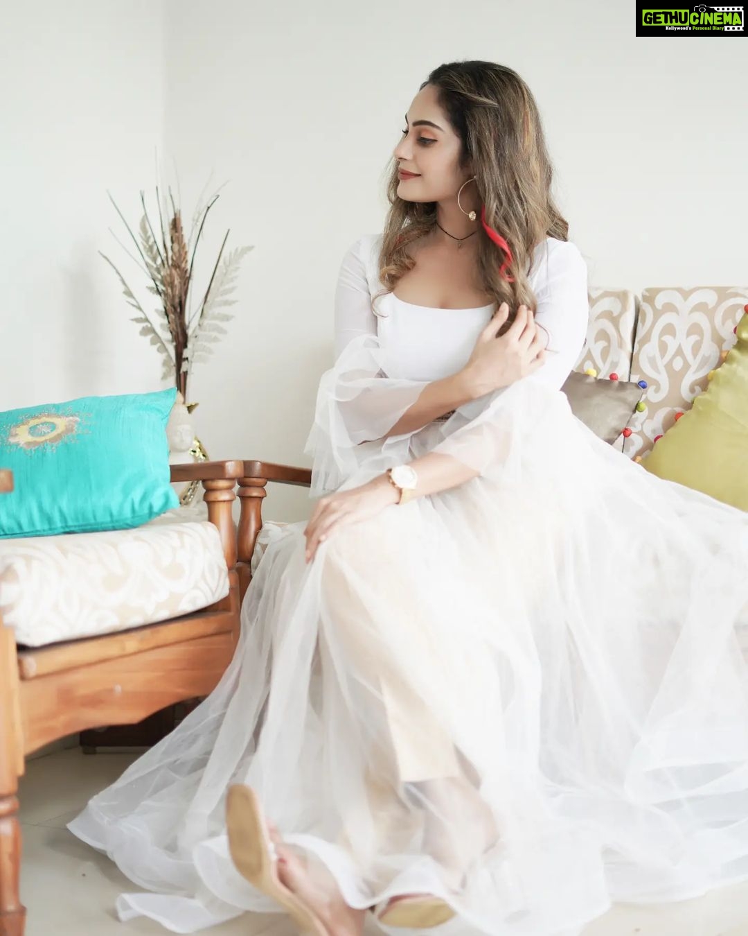 Shrutika Instagram - Photography: @sinty_boy postwork: @shot_by_panneer Make up : @chisellemakeupandhair Hair @vama_moirangthem Styling @shrutika_arjun #cookuwithcomalivijaytv #cookuwithcomali #cwc3 #love #thankful #happy #tamil #television #tamil #instagood #instalove #instagram #pictureoftheday #instapic #picoftheday #instagood #instagram #instafashion #instamood #instalove #mood #white #happy #positivity