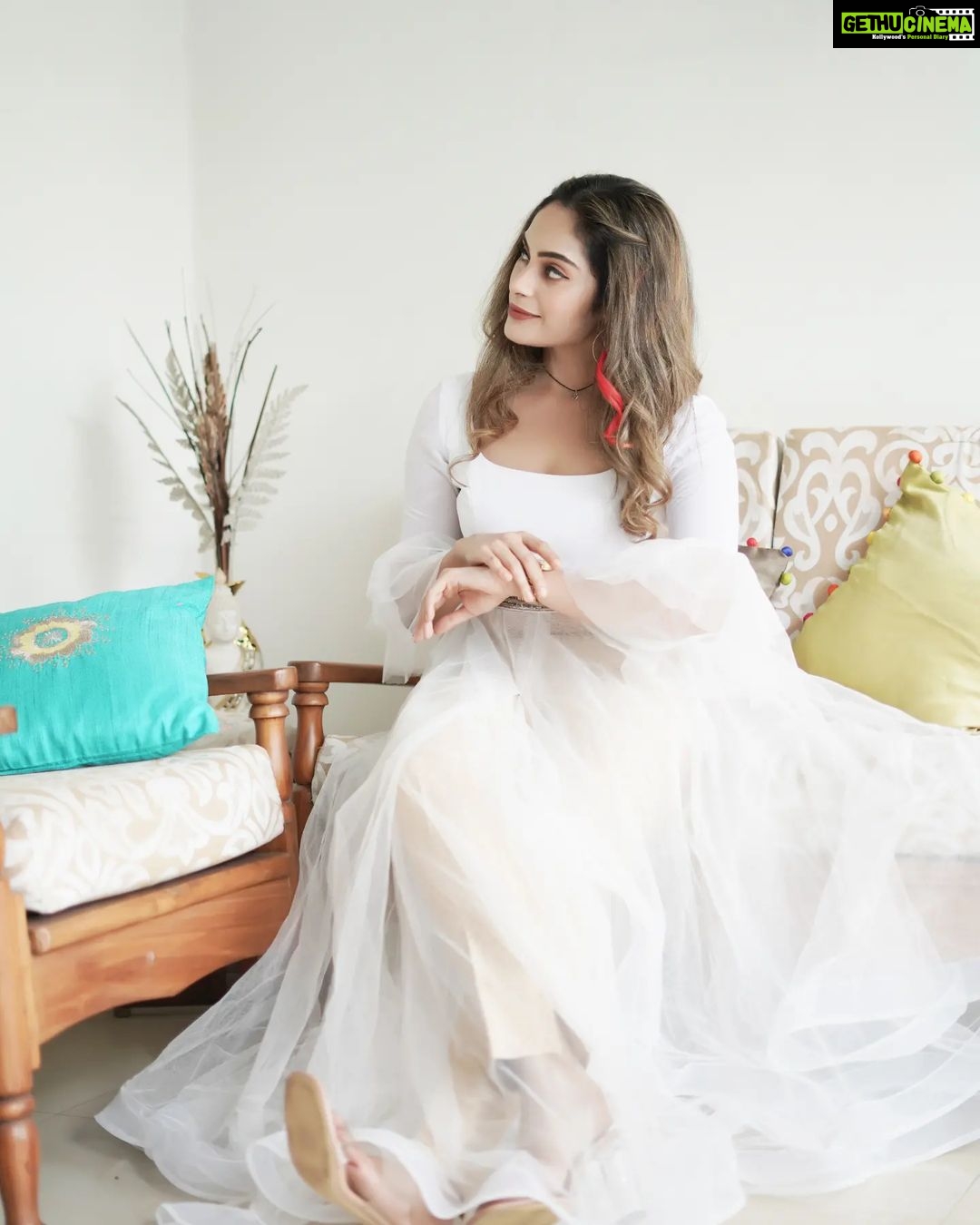 Shrutika Instagram - Photography: @sinty_boy postwork: @shot_by_panneer Make up : @chisellemakeupandhair Hair @vama_moirangthem Styling @shrutika_arjun #cookuwithcomalivijaytv #cookuwithcomali #cwc3 #love #thankful #happy #tamil #television #tamil #instagood #instalove #instagram #pictureoftheday #instapic #picoftheday #instagood #instagram #instafashion #instamood #instalove #mood #white #happy #positivity