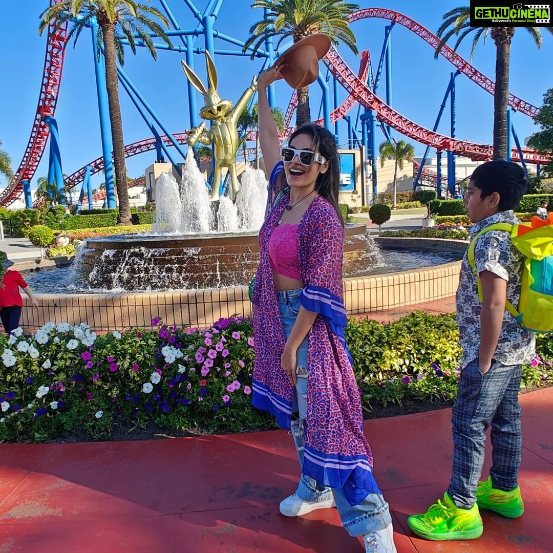 Shrutika Instagram - Bulbu moment : last pic thought it was a pic was gtng ready to pose and it was a video..when I was rdy with the pose camera was off🙄 #movieworld #goldcoast #australia #aussie #dc #superman #catwoman #joker #harleyquinn #parade #wonderwoman #character #characters #disneycharacters #themepark #pink #love #excited #post #insta #instagood #instagram #instalike #vacaymode #vacay #vacation #vibe #goodvibes