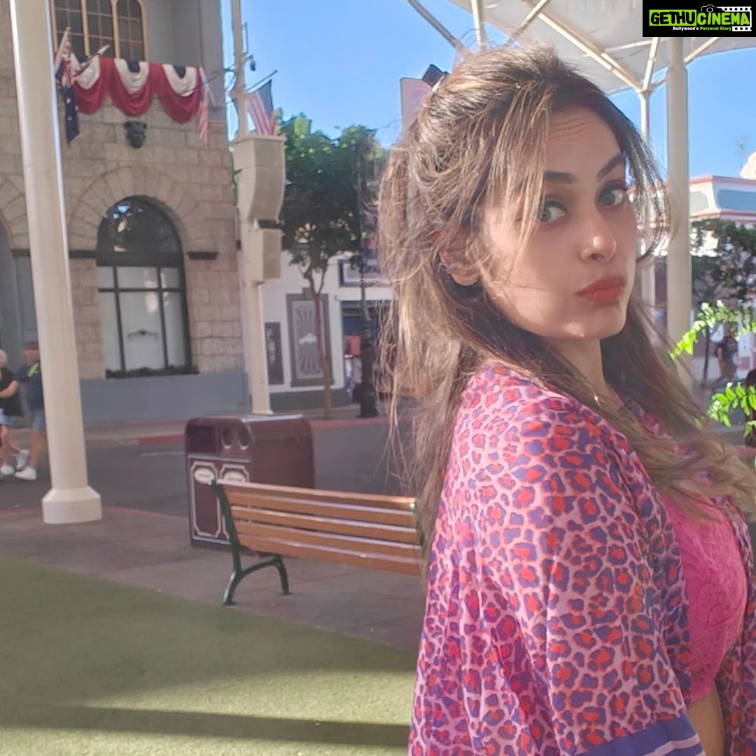 Shrutika Instagram - Bulbu moment : last pic thought it was a pic was gtng ready to pose and it was a video..when I was rdy with the pose camera was off🙄 #movieworld #goldcoast #australia #aussie #dc #superman #catwoman #joker #harleyquinn #parade #wonderwoman #character #characters #disneycharacters #themepark #pink #love #excited #post #insta #instagood #instagram #instalike #vacaymode #vacay #vacation #vibe #goodvibes