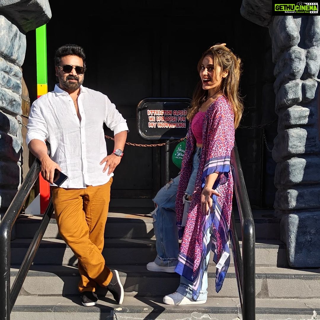 Shrutika Instagram - Bulbu moment : last pic thought it was a pic was gtng ready to pose and it was a video..when I was rdy with the pose camera was off🙄 #movieworld #goldcoast #australia #aussie #dc #superman #catwoman #joker #harleyquinn #parade #wonderwoman #character #characters #disneycharacters #themepark #pink #love #excited #post #insta #instagood #instagram #instalike #vacaymode #vacay #vacation #vibe #goodvibes