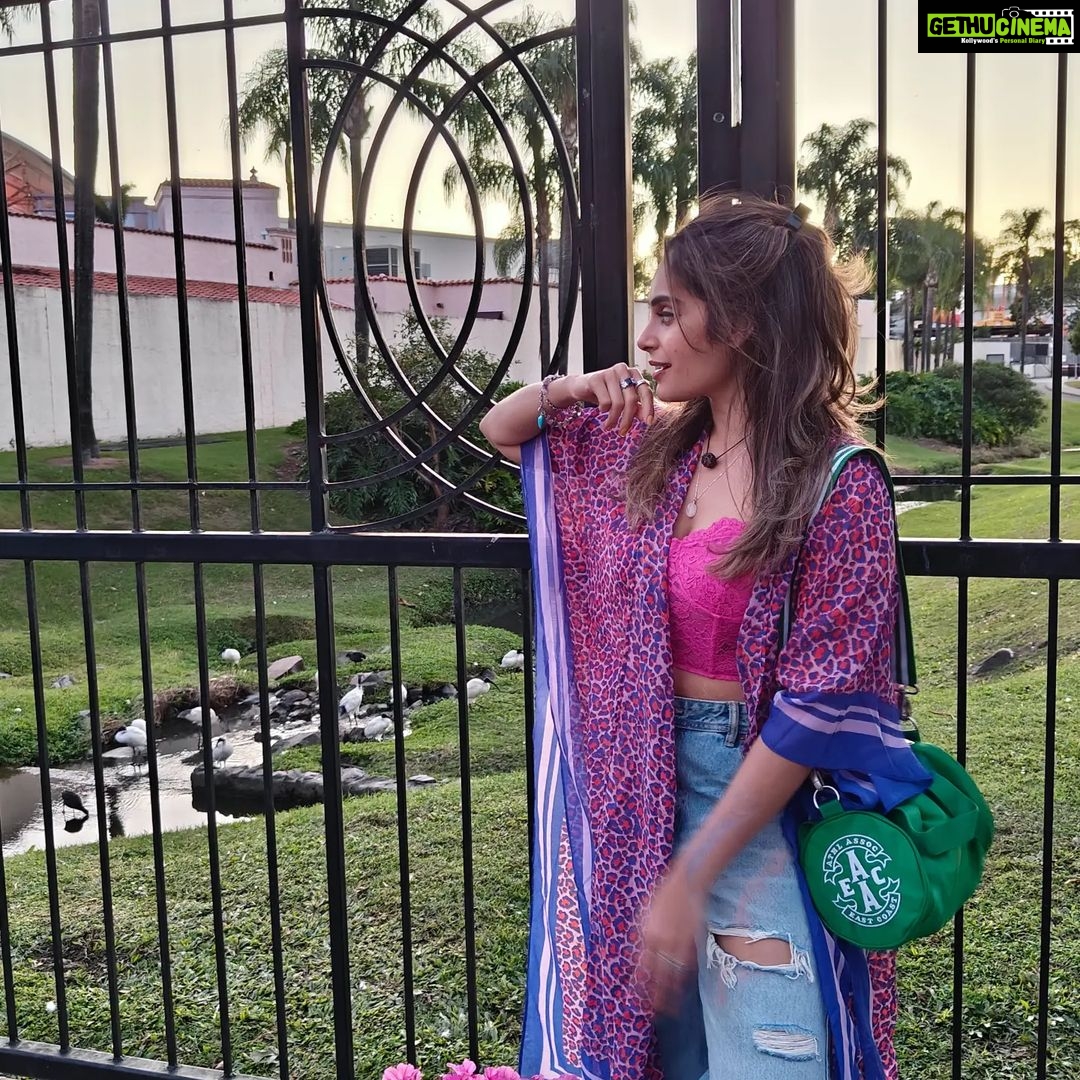 Shrutika Instagram - Bulbu moment : last pic thought it was a pic was gtng ready to pose and it was a video..when I was rdy with the pose camera was off🙄 #movieworld #goldcoast #australia #aussie #dc #superman #catwoman #joker #harleyquinn #parade #wonderwoman #character #characters #disneycharacters #themepark #pink #love #excited #post #insta #instagood #instagram #instalike #vacaymode #vacay #vacation #vibe #goodvibes