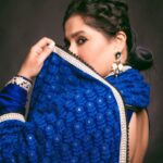Shubhaavi Choksey Instagram - Dheere se sarakti hai raat , Uske aanchal ki tarah ; Uska chehra nazar aata hai , Jheel ke kisi kamal ki tarah …. Photographed by @shotbyrohitdey #photooftheday #shayari #mood #instagram #indianwear #2023