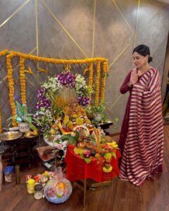 Shubhaavi Choksey Instagram - Ganpati Bappa Morya 🙏🏻 
Thank you @sahilanandofficial and @mongarajneet to having me ❤️
The Crazy the peoples’ @iam_ejf @aakanshashukla0803 @shreya_nehal @vinitps @priyalmahajanofficial 
Lots of love and wishes @ritu_vasishtha ❤️
Ps: MY FAVOURITE PHOTO IS the 5th one @iam_ejf 🤣🤣
#ganpati #ganpatibappamorya #2022
