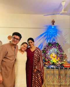 Shubhaavi Choksey Instagram - Ganpati Bappa Morya 🙏🏻 Thank you @sahilanandofficial and @mongarajneet to having me ❤️ The Crazy the peoples’ @iam_ejf @aakanshashukla0803 @shreya_nehal @vinitps @priyalmahajanofficial Lots of love and wishes @ritu_vasishtha ❤️ Ps: MY FAVOURITE PHOTO IS the 5th one @iam_ejf 🤣🤣 #ganpati #ganpatibappamorya #2022