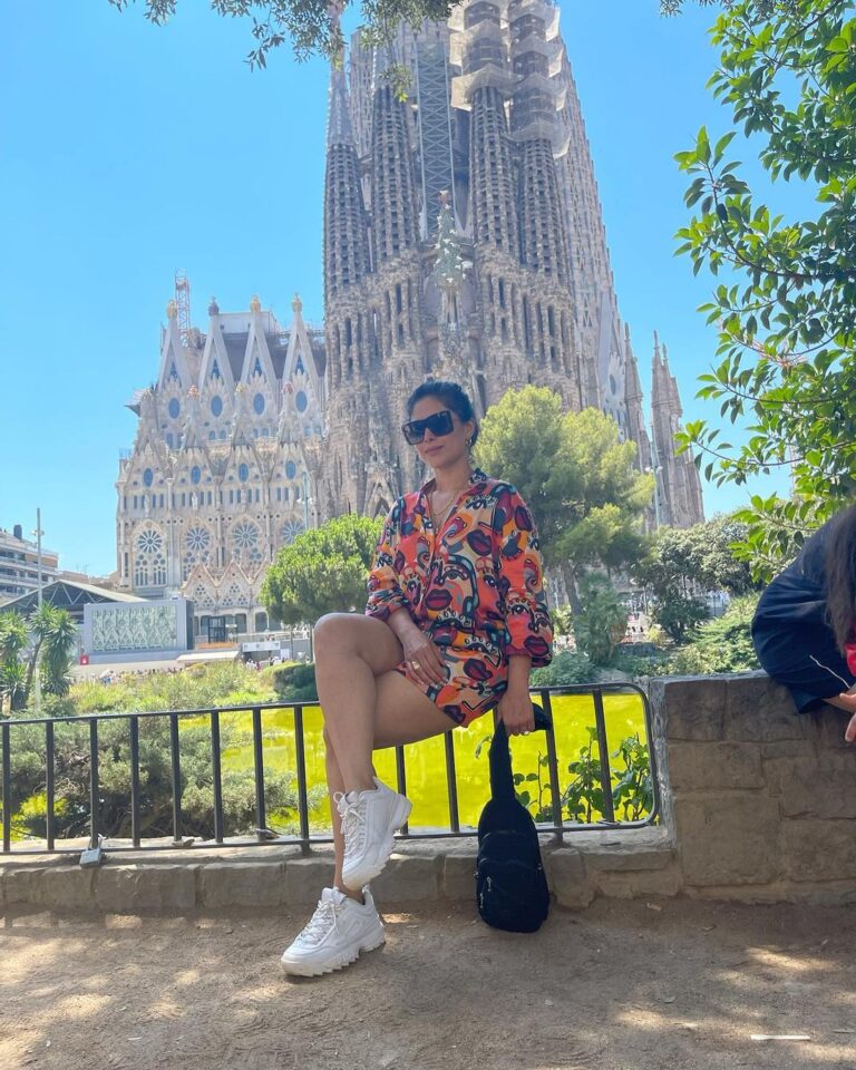 Shubhaavi Choksey Instagram - No filters required …. The air is so clean and the sky is amazingly blue … That sunshine on your face is too beautiful … Ps: Shaney I loooooooove this coord set you made for me … thank you @shanelounen 🤗🤗 #spain #vacation #2022
