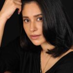 Shubhaavi Choksey Instagram - “The eyes indicate the antiquity of your soul “ Ralph Waldo Emerson 📸 @ananndsampat 💄 & 💇‍♀️ @sandybeauti 👗 @jaferalimunshi ❤️ @anjalivuduta @ankurghatge_ @greenlight__media 📍 @backstage_mumbai #eyes #soul #truthoflife #2022