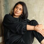Shubhaavi Choksey Instagram - “We need to look at the subtle, the hidden and the unspoken”Malcolm Gladwell 📸 @ananndsampat 💄 & 💇‍♀️ @sandybeauti 👗 @jaferalimunshi ❤️ @anjalivuduta @ankurghatge_ @greenlight__media 📍 @backstage_mumbai #black #fashion #style #2022