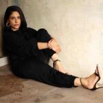 Shubhaavi Choksey Instagram - Black is modest and arrogant at the same time . Black is lazy and easy - but mysterious. But above all black says this, “ I don’t bother you - you don’t bother me” Yohji Yamamoto 📸 @ananndsampat 💄 & 💇‍♀️ @sandybeauti 👗 @jaferalimunshi ❤️ @anjalivuduta @ankurghatge_ @greenlight__media 📍 @backstage_mumbai #black #fashion #style #2022