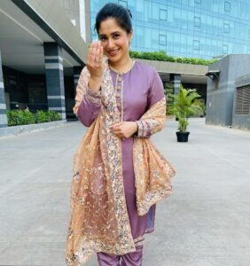 Shubhaavi Choksey Instagram - Eid Mubarak Everyone 🌙 Stay blessed & Happy Always… #eidmubarak #2022