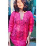Shubhaavi Choksey Instagram - Sun kissed 🌞 #beach #goa #pink #2022