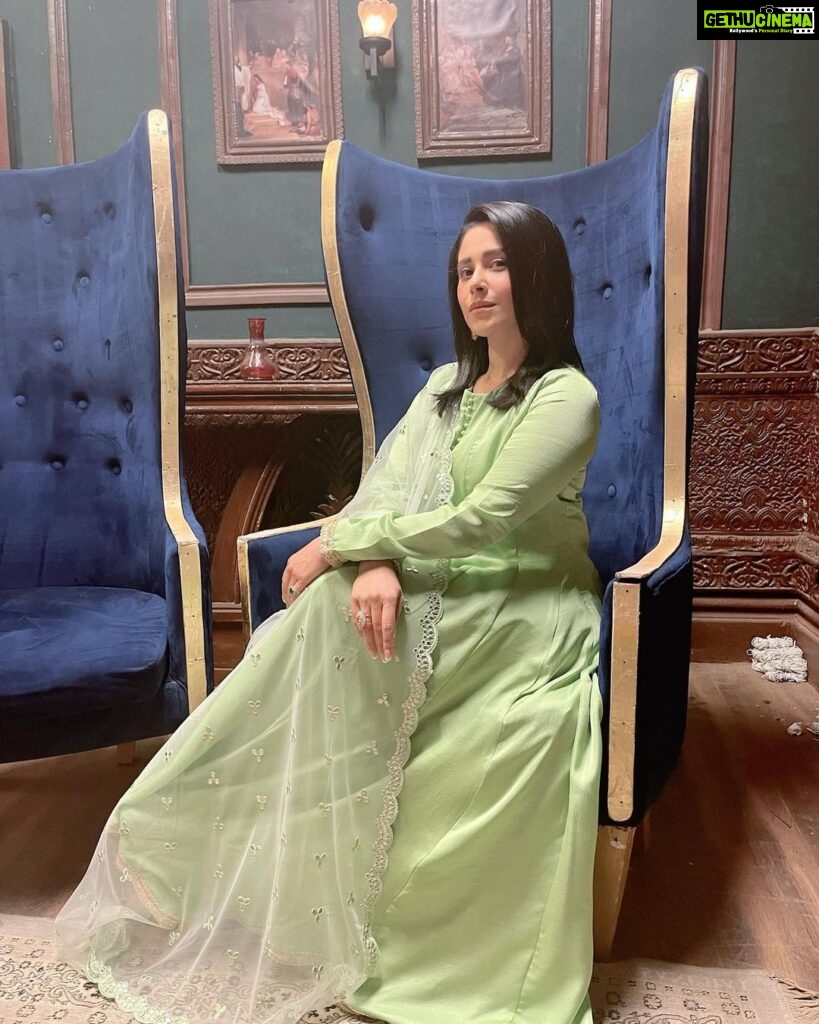 Shubhaavi Choksey Instagram - Those with Green colour personality tend to be perfectionistic, analytical, conceptual, cool, calm, inventive and logical. They seek knowledge and understanding as well as always looking for explanations and answers… 💄 @zaid_ars92 👗 @sacorina 📸 @snehanamanandi 😘 #badeacchelagtehain2 #nandinikapoor #2021