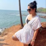 Shubhaavi Choksey Instagram - Can I ever be serious ???? I try not to laugh but it just happens 🤦🏻‍♀️ …. #goa #goadiaries #friends #2022