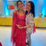 Shubhaavi Choksey Instagram - Poojo and Sandy are having a babyyyyyy 💃🏻💃🏻 God bless you all always @poojabanerjeee @sandeepsejwal #monkeyingaround #babyshower #nazarnalage #superhappy