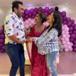 Shubhaavi Choksey Instagram - Poojo and Sandy are having a babyyyyyy 💃🏻💃🏻 God bless you all always @poojabanerjeee @sandeepsejwal #monkeyingaround #babyshower #nazarnalage #superhappy