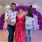 Shubhaavi Choksey Instagram - Poojo and Sandy are having a babyyyyyy 💃🏻💃🏻 God bless you all always @poojabanerjeee @sandeepsejwal #monkeyingaround #babyshower #nazarnalage #superhappy