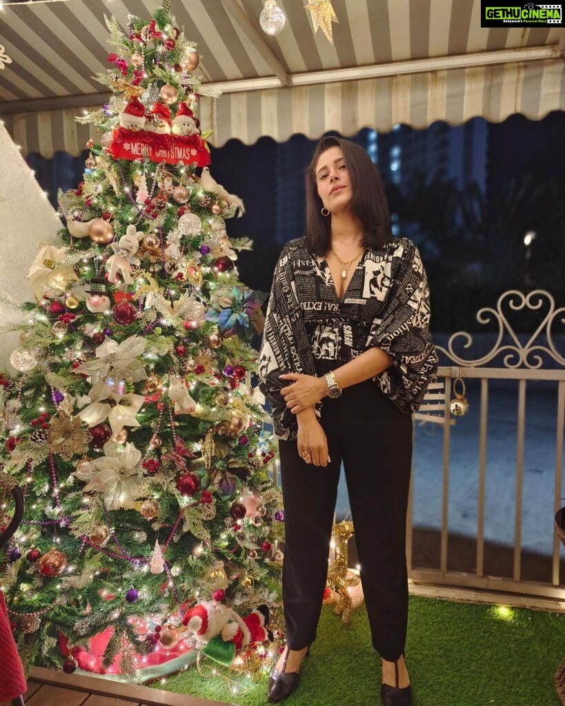 Shubhaavi Choksey Instagram - Poised to Attitude to Crazy: Yeah that’s me 😉 Thank you for clicking these Eriiiiii ❤️….. #aboutlastnight #christmas #2021