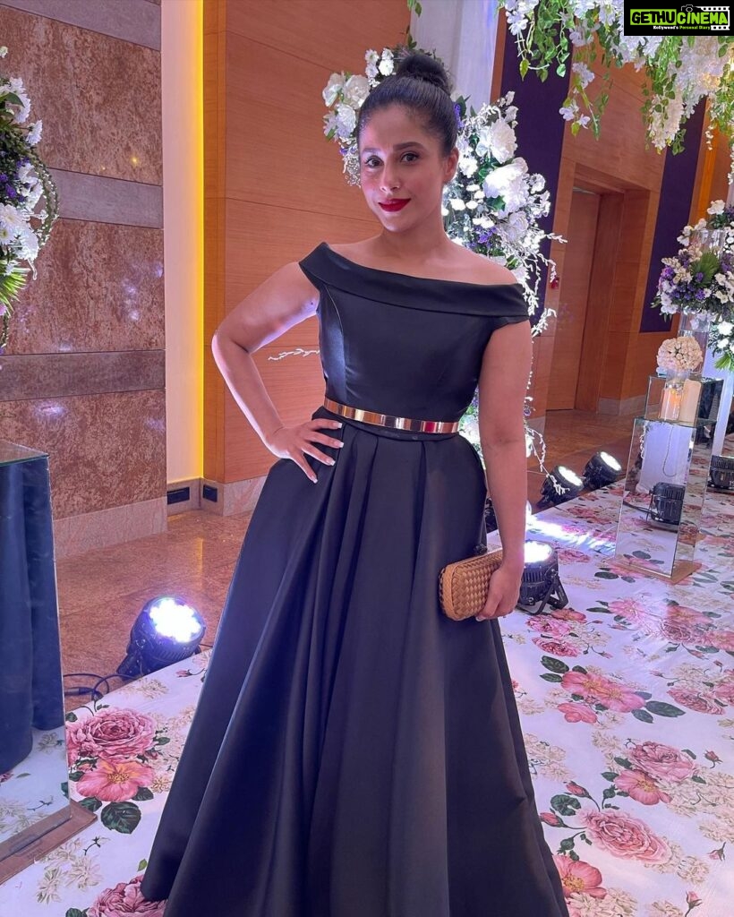 Shubhaavi Choksey Instagram - “Elegance doesn't mean being noticed, it means being remembered.” Giorgio Armani (Wore a gown for the very first time) Styled by @jaferalimunshi Photographed by @karansinghchhabra #comfortableinmyskin #ladyinblack #gown #black #wedding #2021