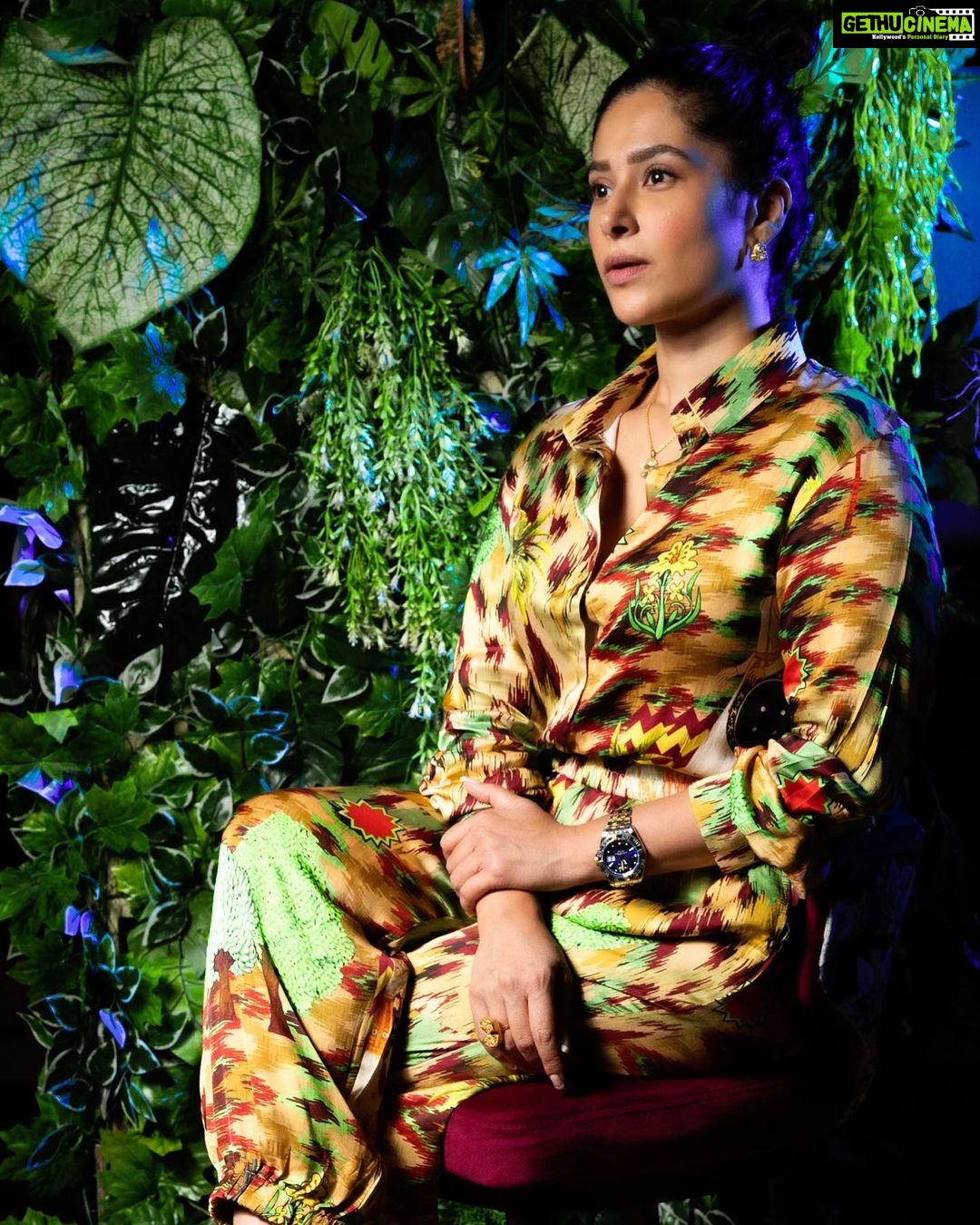 Shubhaavi Choksey Instagram - “The secret of great style is to feel good in what you wear “ Innes De La Fressange But I feel more than great in Boozy button’s leisure wear Photographed by @shotbyrohitdey Outfit courtesy @theboozybutton Jewellery by @totapari1 Makeup & Hair by @amuthevar Location courtesy by @younion_mumbai @zkalra PR managed by @oceanmediapr Jewellery Collab courtesy by @aaira_narula Styled by @shubhaavi #fashion #style #jewellery #fashiongram #instaphoto #2022