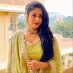 Shubhaavi Choksey Instagram - My hairstyles reflect my inner mood just on the outside ❤️ Thank you @shubhaavi_choksey for this reel #reelitfeelit #reelkarofeelkaro #hairdo #hairstyles #lovechange #differenteverytime