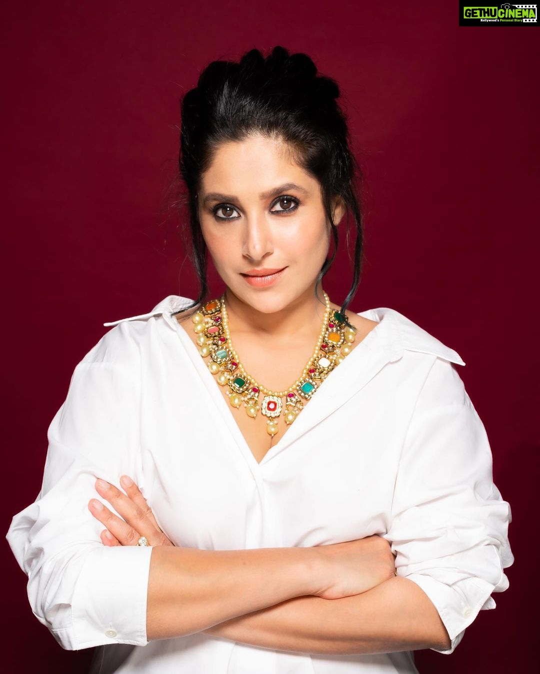 Shubhaavi Choksey Instagram - “ Learning how to be still , to really be still and let life happen - That stillness becomes radiance “ Morgan Freeman Photography by @shotbyrohitdey PR managed by @oceanmediapr #radiance #innerpeace #style #me #2023