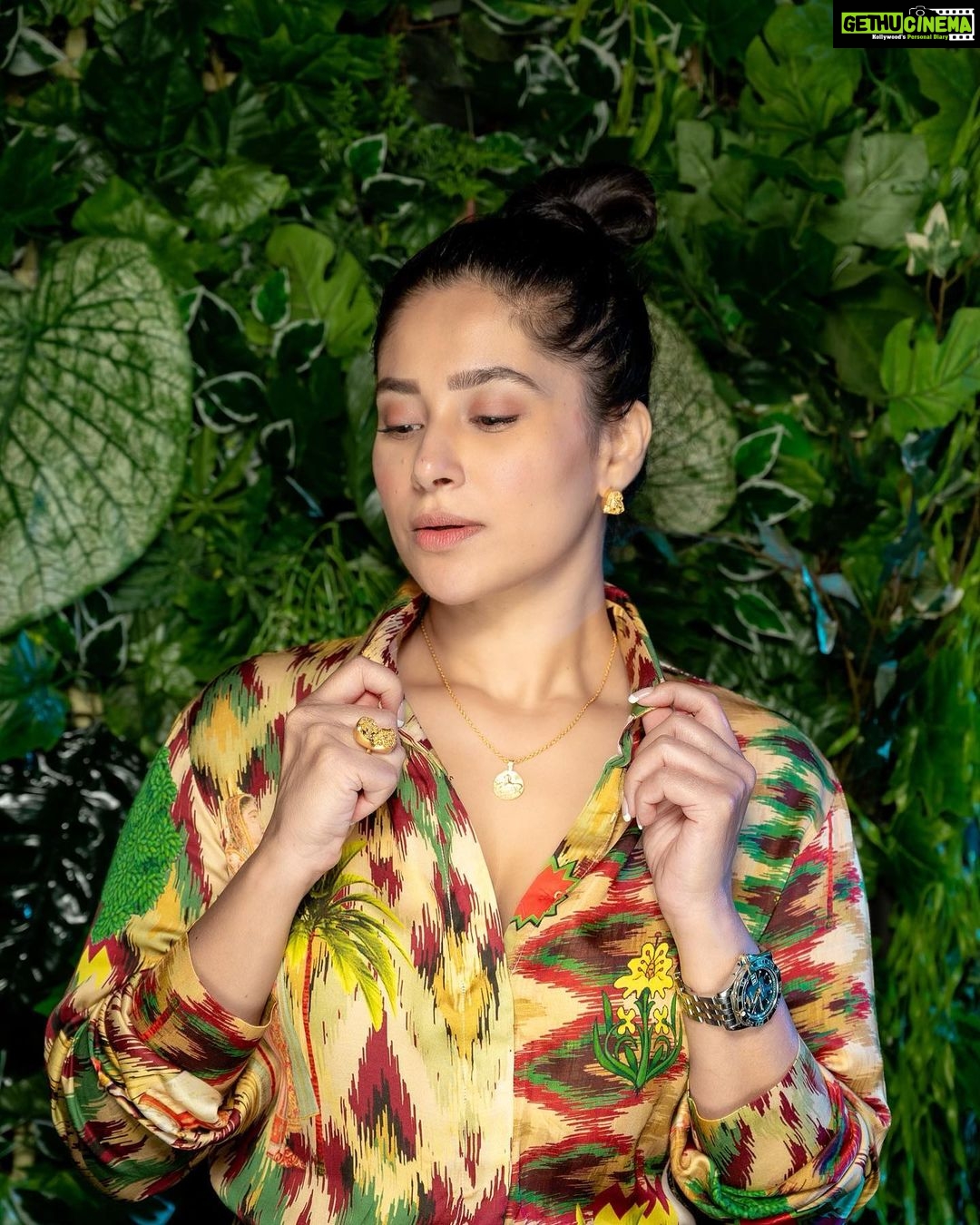 Shubhaavi Choksey Instagram - “Jewellery is that one little piece that can enhance your entire look “ Photographed by @shotbyrohitdey Jewellery by @totapari1 Outfit courtesy @theboozybutton Makeup & Hair by @amuthevar Location courtesy by @younion_mumbai @zkalra PR managed by @oceanmediapr Jewellery Collab courtesy by @aaira_narula Styled by @shubhaavi #fashion #style #jewellery #fashiongram #ınstagood #picoftheday #2022