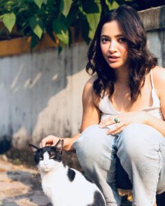 Shweta Basu Prasad Instagram - 🌼
📸 @areesz