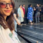 Shweta Basu Prasad Instagram - What a weekend! 🔥 . 🌸 Bali (play) by Adishakti group at Prithvi Theatre. 🌸 rewatched Titanic by James Cameron on the big screen in 3D, celebrating the film’s 25th anniversary. 🌸 Attended lecture on whimsical architecture and fantasy by Mustansir Dalvi at Kala Ghoda Arts festival 🌸 Wathced Shaunak Sen’s brilliant documentary “All that breathes” at Kala Ghoda Arts Festival . @prithvitheatre @kgafest @adishaktitheatre @shaunak_sen @mustansirdalvi . #allthatbreathes #kalaghodafestival #kalaghodaartsfestival #mumbai #art #sassoondock #sassoondockartproject Mumbai, Maharashtra