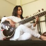 Shweta Basu Prasad Instagram – गणतंत्र दिवस और बसंत पंचमी, सरस्वती पूजा की हार्दिक शुभकामनाए 🇮🇳 
May goddess Saraswati bless us all with art, music, knowledge and wisdom 🌸🌸
.
#art #music #sitar #classicalmusic #republicday #shwetabasuprasad #saraswatipuja Mumbai, Maharashtra