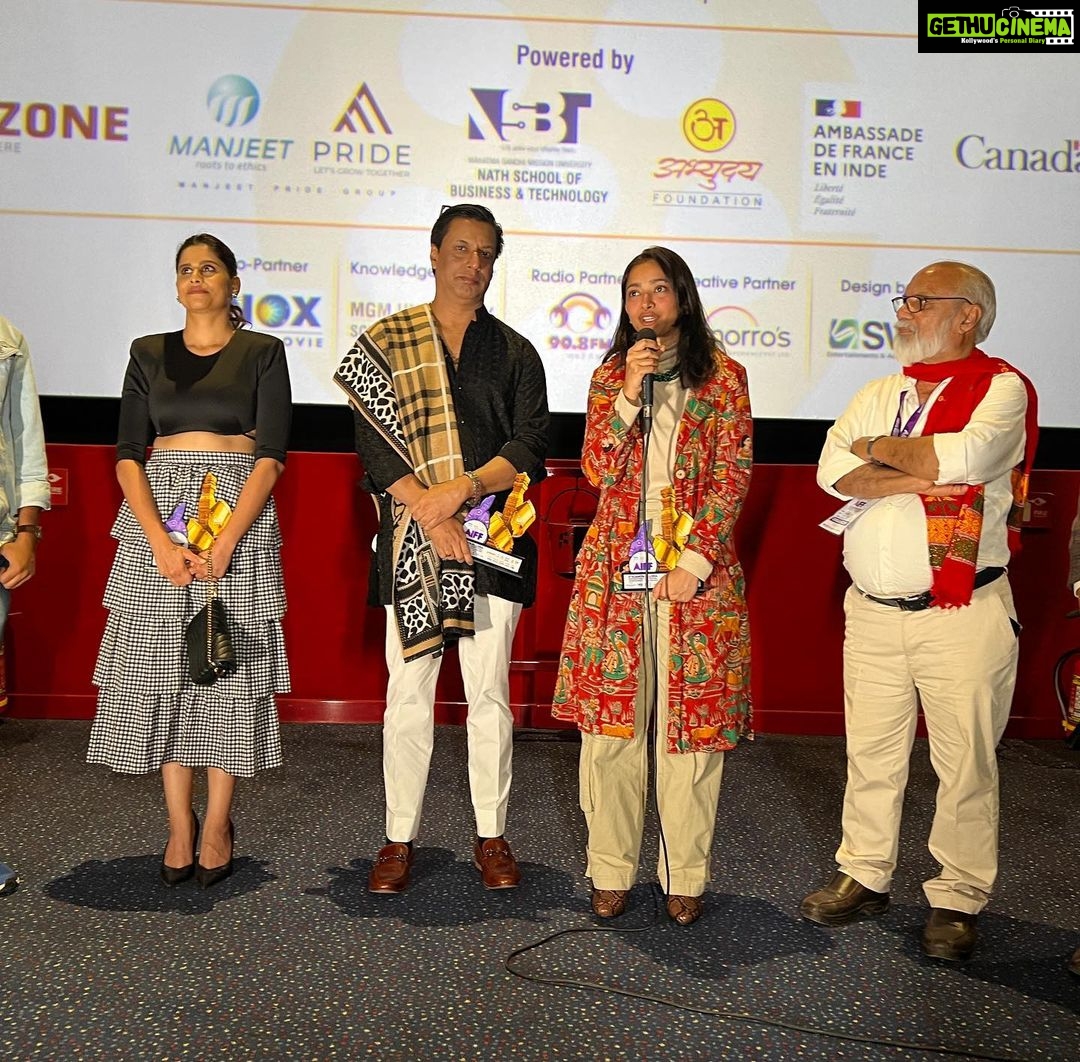 Shweta Basu Prasad Instagram - At #indialockdown ‘s special screening in Aurangabad at the Ajanta Ellora international film festival @aeiffest . The screens were packed with audience even after one and half month of its OTT release, felt super special ❤️ . Relatively a younger film festival, but a really good line up of films. बोहोत ख़ुशी हुई ये देख कर कि औरंगाबाद में film school और film city है। film appreciation के courses encourage किये जा रहे है and I congratulate the film festival, prestigious jury members, committee and all the volunteers for their commitment towards cinema. . मुझे लगता है India के हर शहर, हर town में फ़िल्म समारोह या film festivals होने चाहिए. दुनिया भर कि फ़िल्म्स, पूरे देश से films, different thoughts, languages, culture, हर तरह कि कहानियाँ और किरदार दिखाने चाहिए #cinema #cinemaenthusiasts #aunrangabad #aiff #ajantaellorafilmfestival #filmfestival #shwetabasuprasad . Photo courtesy @imbhandarkar Aurangabad, Maharashtra