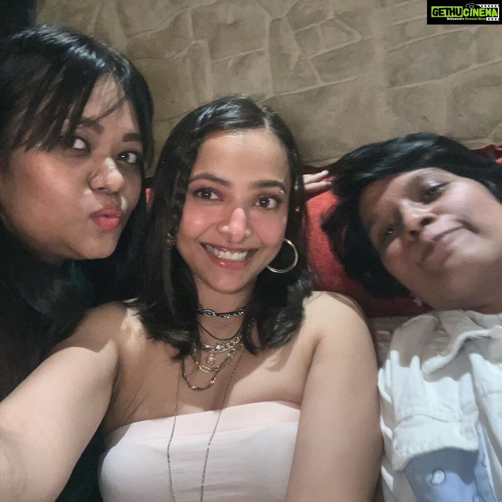 Shweta Basu Prasad Instagram - Lucky are those, who have friends ❤️ . . 11.1.2023 #birthday Happy Place