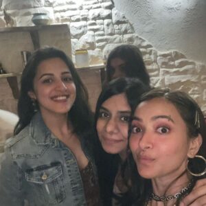 Shweta Basu Prasad Instagram - Lucky are those, who have friends ❤️
.
.
11.1.2023 #birthday