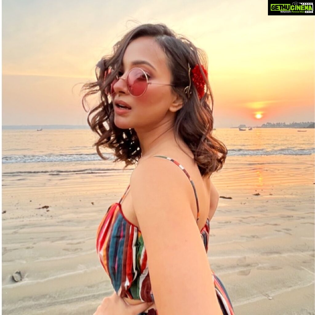 Shweta Basu Prasad Instagram - Beach waves. Beach and waves For INDIA LOCKDOWN premiere at 53rd IFFI Goa. Hair @preefafernandes Managed and photographed by @iamwolfienair Wardrobe: personal . . . #indialockdown #53iffigoa #iffi #iffigoa #shwetabasuprasad Cidade de Goa - IHCL SeleQtions
