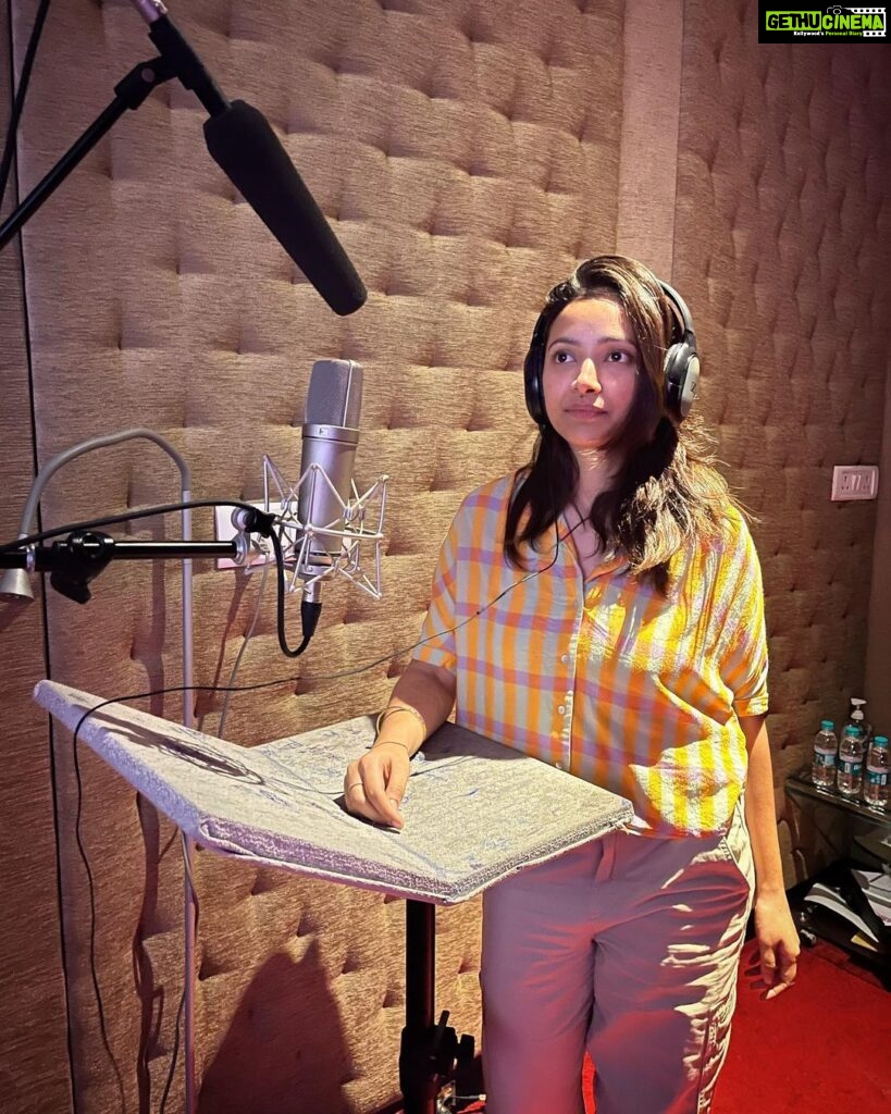 Shweta Basu Prasad Instagram - Over the years, I think dubbing has become one of my favourite things about acting. . I remember dubbing for Makdee (2002), the entire film and having a blast. Iqbal (2005) was sync sound. @sudeepchatterjee.isc explained how our camera used for shooting Iqbal, was one of the first sync sound cameras in India back then. . It’s mostly sync sound format that we shoot in now (the voice recorded on set, while filming and used as is, in the final product. After sound mix and post production. Requirement for dubbing comes up during post production, if the sound designer wants it for technical reasons) When a project is recorded sync sound, dubbing is done for clarity. Sometimes a scene, sometimes just few words (mostly outdoor shoots, with overlapping crowd/traffic noise or other such reasons) . It’s often hard to match the performance in dubbing. Specially an intense scene. Crying or laughing out loud. The performance with costumes, on a set with co-actors giving ques is very different from dubbing in a studio. However, dubbing, if done well can accentuate ones performance. . A great opportunity for actors to modulate their voice, to fine tune dialogues and the emotions. It’s amazing how slight breathing can also make such a difference to the overall performance. . Dubbing for next #tudum . #dubbing #actorslife #actor #shwetabasuprasad #performingarts Actor