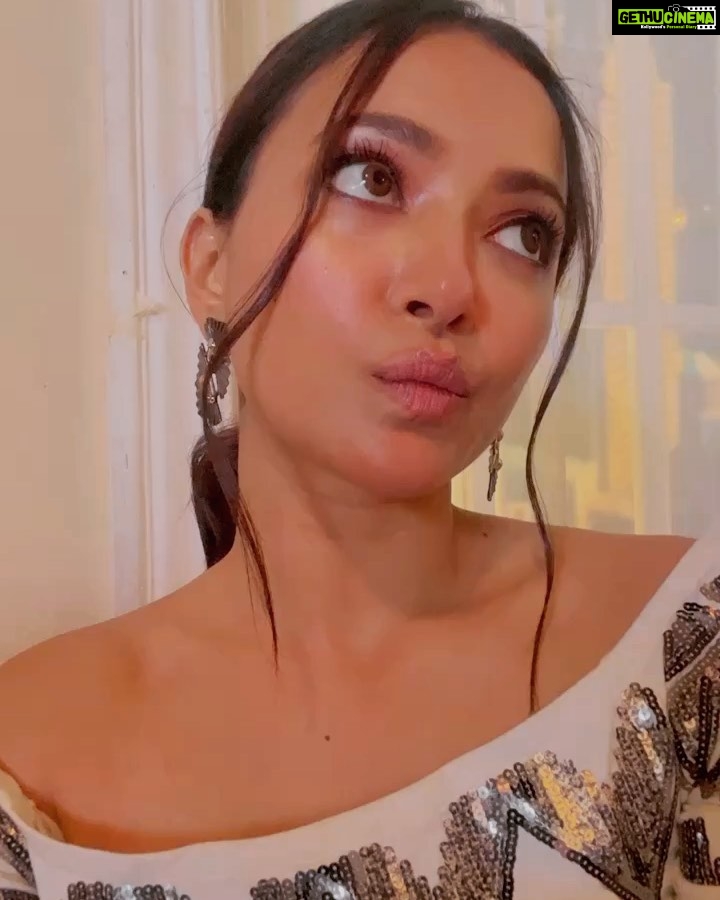 Shweta Basu Prasad - 53.7K Likes - #indialockdown promotions
.
Stylist @anokha_ann
HMU @khan_do_makeup
Outfit @ksonchhatraa
Jewellery @alasajewels @ascend.rohank
Assistant stylist @ajinkya_abraham
Managed and photographed by @iamwolfienair
.
.
#shwetabasuprasad #zee5