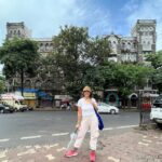 Shweta Basu Prasad Instagram - It was a day off, so I went for an architectural heritage walk with @beyond_heritage . . #neoclassicalarchitecture #indosaracenicarchitecture #indogothicarchitecture #artdecoarchitecture #heritagebuildingsofmumbai Colaba Mumbai