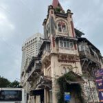 Shweta Basu Prasad Instagram - It was a day off, so I went for an architectural heritage walk with @beyond_heritage . . #neoclassicalarchitecture #indosaracenicarchitecture #indogothicarchitecture #artdecoarchitecture #heritagebuildingsofmumbai Colaba Mumbai