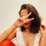 Shweta Basu Prasad Instagram - In love with @snastudios minimalist, light weight and absolutely stunning fashion jewellery. 📸 @itswolfienair . . . #collaboration #jewellery