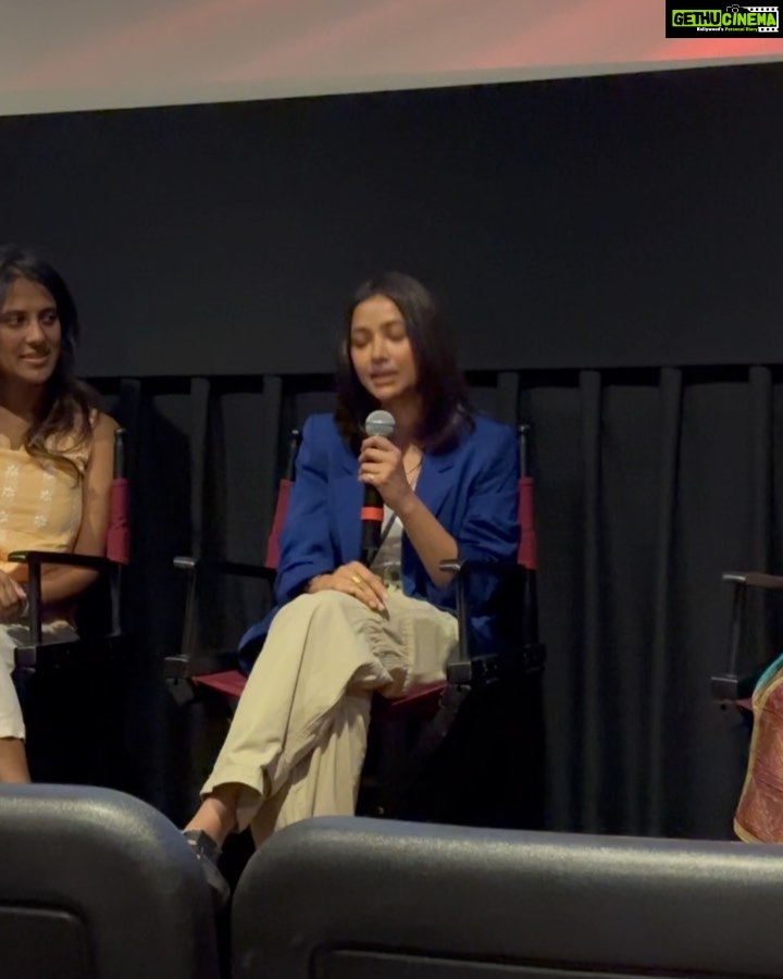 Shweta Basu Prasad Instagram - Retake premiere at the New York Indian film festival. Panel discussion with fellow filmmakers, moderated by the lovely @su4ita Thank you Torres परिवार and @manishrahatkar for attending the film and everyone else ❤️ Missed my team @retakeshortfilm 📸 @ray_torres138 @chris.torres . . . #retakeshortfilm #shwetabasuprasad Manhattan, New York