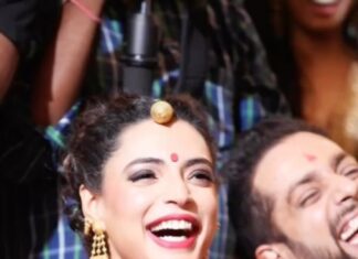 Shweta Bhardwaj Instagram - That’s what I do I spend all his money 💰 that’s what he for sure tells people… but he is not making enough tho … he is laying can’t even afford one ☝️