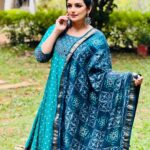 Shweta Menon Instagram – #shwethamenon 
Stylist : @tharunya_vk
Wardrobe: @byhand.in
Accessories: @accessorize_with_ruhnaal
Nails by : @_nail_on_sale_
MUA : @sijanmakeupartist