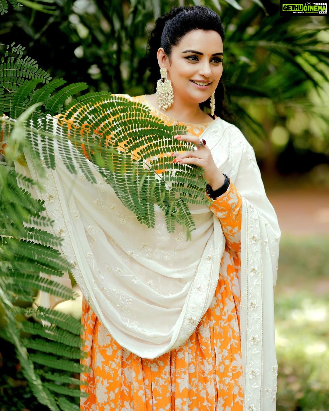 Shweta Menon Instagram - Stylist: @tharunya_vk Wardrobe: @houseofemkay Accessories: @kaya_online_ MUA : @avinash_s_chetia Shots : @akhil_photography_tvm Nails by : @_nail_on_sale_