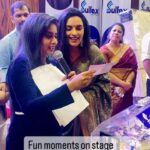 Shweta Menon Instagram - Look who’s near me 😍 Shwetha Chechi again ❤️ Her killing smile 😘😘😘 Fun moments on stage 💕💕💕 @shwetha_menon @sulfexmattress @sulfexmuhammed #sulfex #sulfexmattress #shwethamenon #celebrity #actress #anchor #geethika @geethika_girish_official Kannur കണ്ണൂര്
