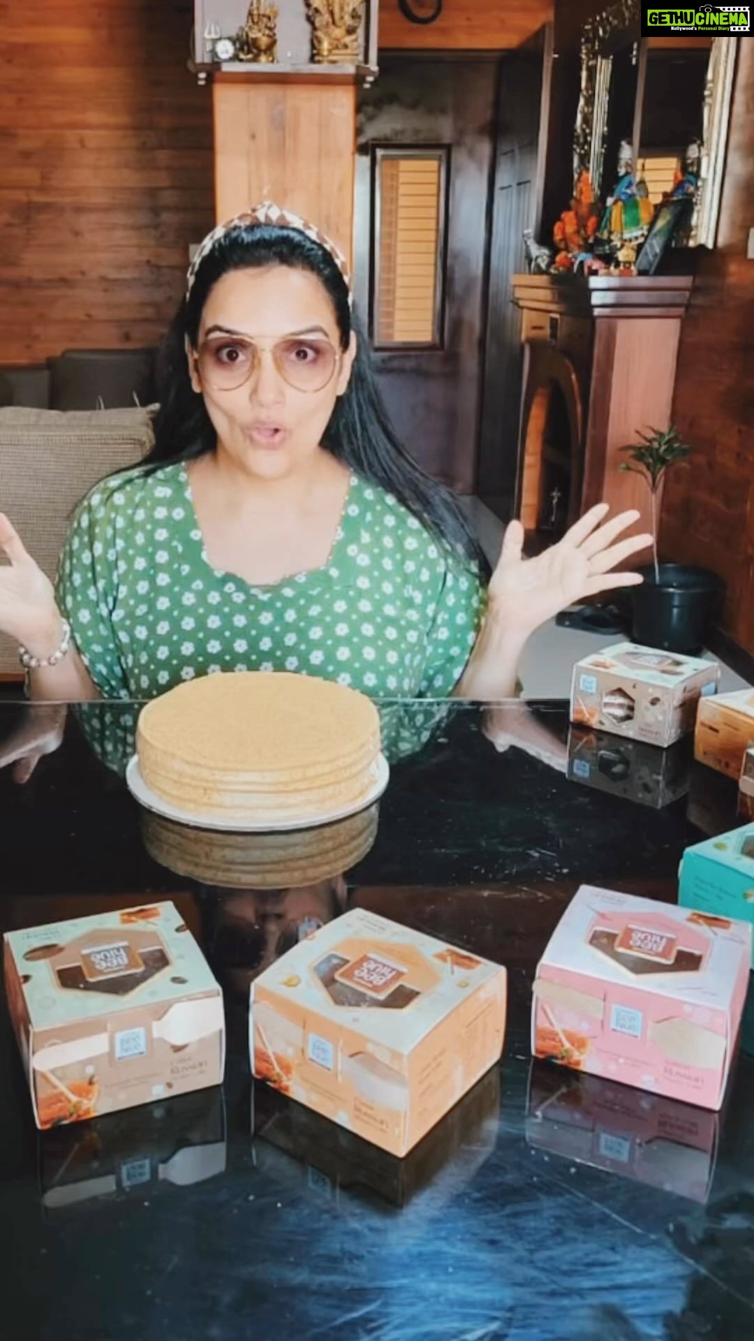 Shweta Menon Instagram - ππππ° Thank you, @beehivehoneycakes, for the sweetest birthday surprise! Your truckload of delicious cakes is going to last me a few more birthdays ππ #BirthdayBlessings #SweetSurprise #beehivehoneyCakes π―πππ #shwethamenon Kochi, India
